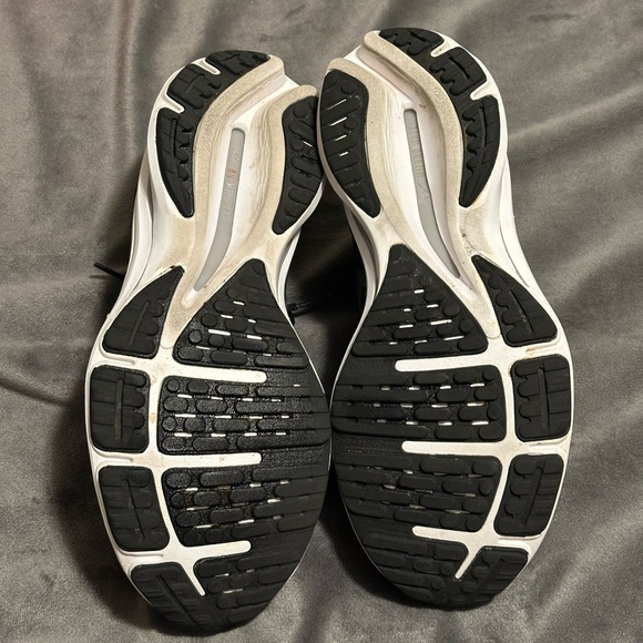 Mizuno Women’s Wave Runner 25
Size 10 - Picture 4 of 8